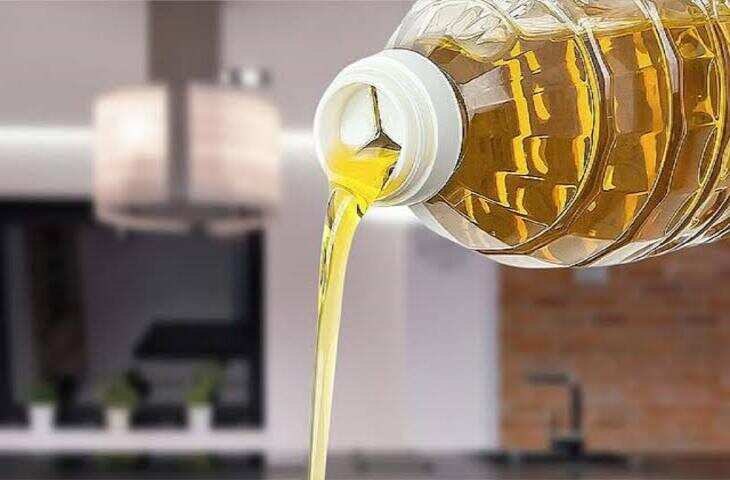 Edible Oil Price: खाने के तेल पर घटा आयात शुल्क, कंपनियों को MRP कम करने का निर्देश