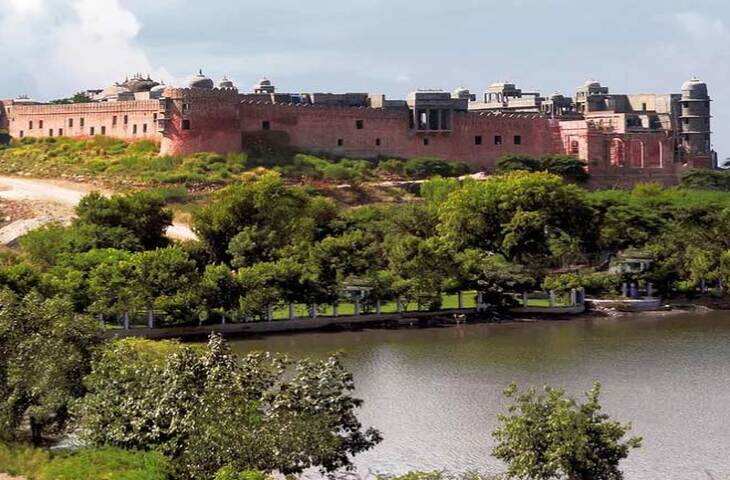 बरवाड़ा किले के गुप्त मार्ग और रहस्यमयी रात की आवाजें, वायरल डॉक्यूमेंट्री मेंदेखे इस&nbsp;खौफनाक किलों की अनकही कहानियां