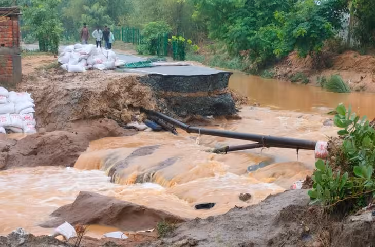 उत्तराखंड से बिहार तक तबाही: कहीं खिसके पहाड़ तो कहीं बहीं सड़कें; राजस्थान में ओलावृष्टि के बाद 6 राज्यों को अलर्ट जारी