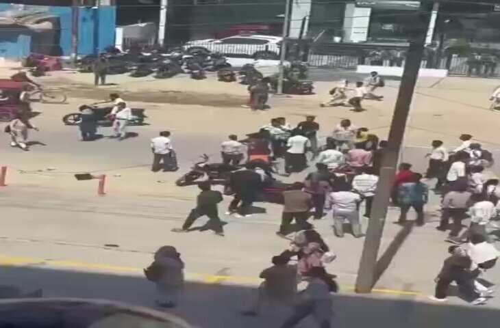 Noida Violence: मजदूरों का बवाल, रिपोर्टिंग कर रहे पत्रकारों पर हमला; महिला पत्रकार भी निशाने पर​​​​​​​