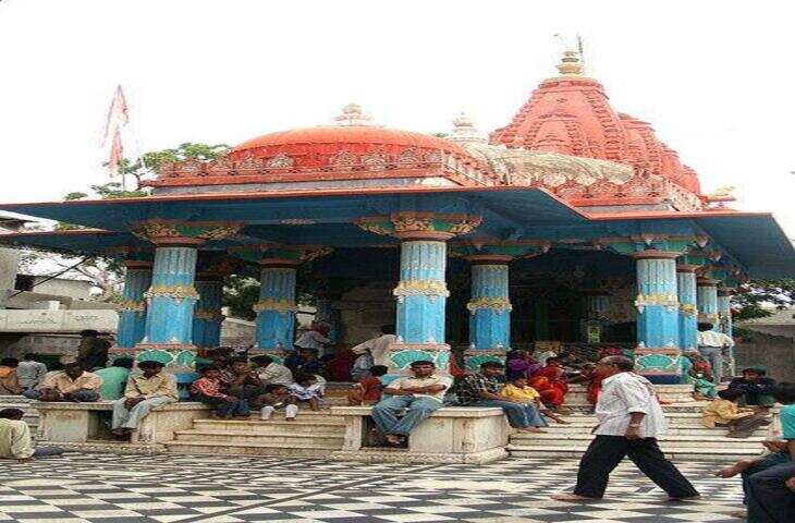 पुष्कर का इतिहास और मान्यता: विश्व में ब्रह्मा जी का प्रसिद्ध मंदिर, जहां आज भी गूंजता है सृष्टि रचयिता का नाम