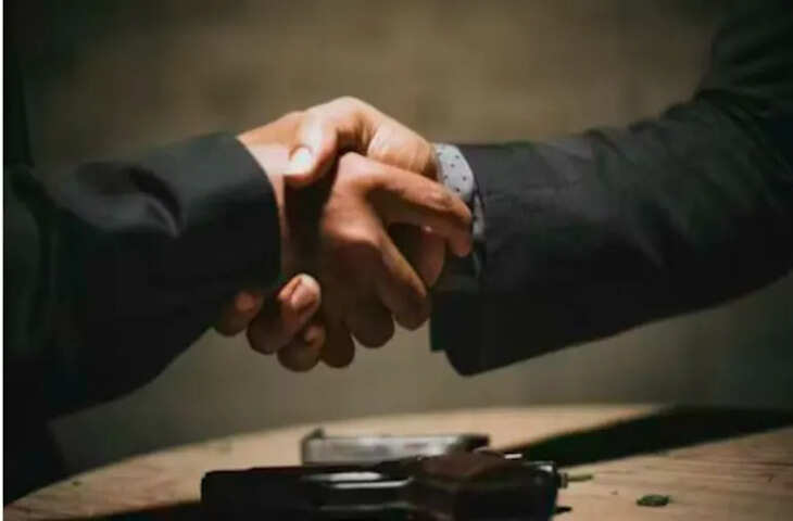 16 साल बाद एयरपोर्ट पर पुराने मैनेजर से मुलाकात, &lsquo;रिलीविंग लेटर&rsquo; की बात पर वायरल हुई दिलचस्प कहानी