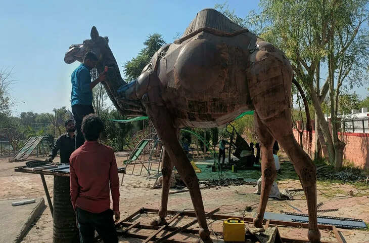 जड़ा तालाब पार्क का होगा कायाकल्प, कबाड़ से बन रही ऊंट और बाघ की आकर्षक आकृतियां