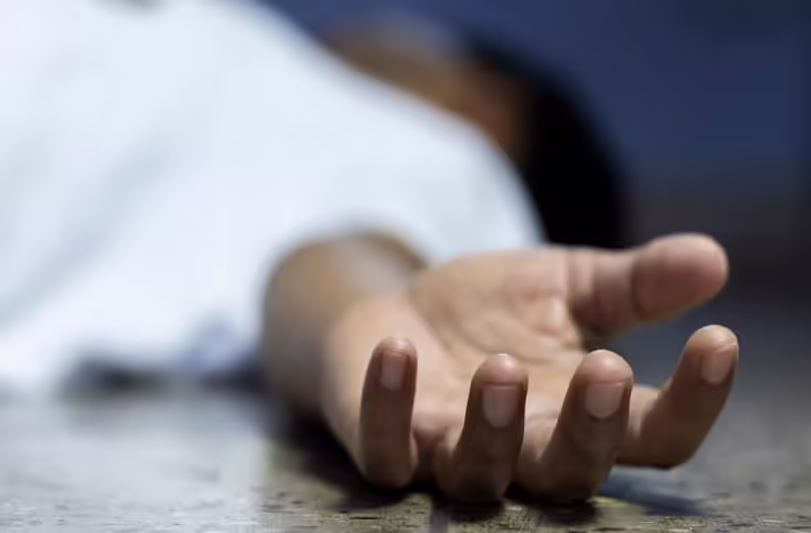 हृदय विदारक Video: बेटे की लाश के पास बिलखता रहा पिता, &lsquo;उठ जा बेटा&rsquo; कहकर रो पड़ा पूरा परिवार