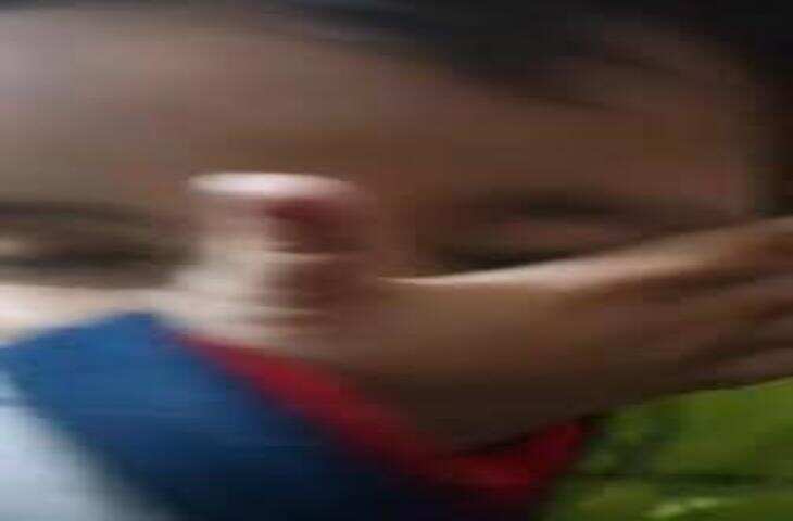 &lsquo;हे ऊपर वाले ऐसा जादू चला दे&hellip;&rsquo; भगवान् से प्रार्थना करते बच्चे को मम्मी ने दिया प्रसाद, वायरल वीडियो देख नहीं रुकेगी हंसी&nbsp;