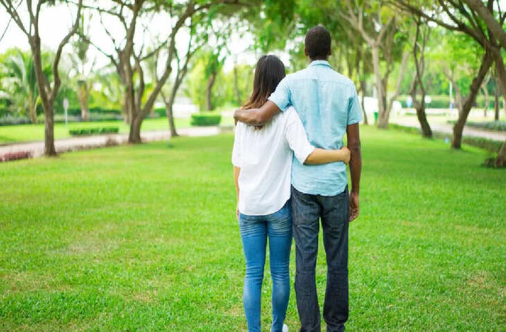 High Court Verdict: शादीशुदा पुरुष का लिव-इन रिलेशनशिप में रहना अपराध नहीं, इलाहाबाद HC ने दिया बड़ा निर्णय