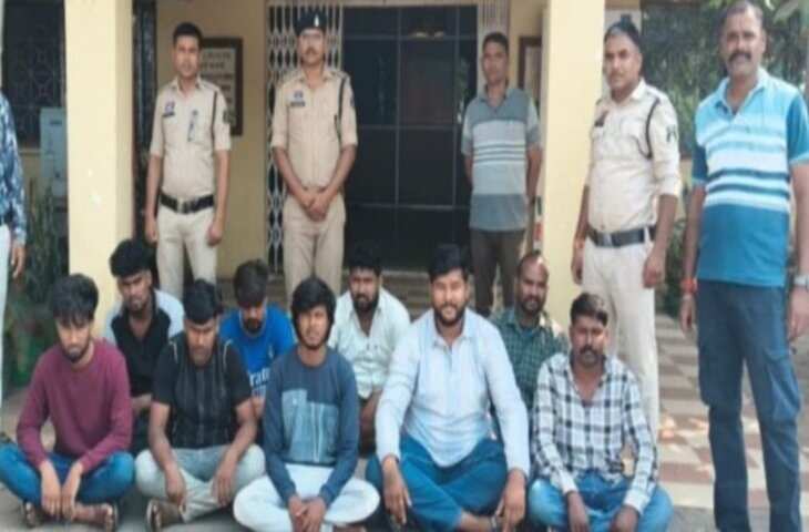 Viral News: जंगल में चल रहा था जुए का अड्डा, पुलिस ने 9 लोगों को पकड़ा; 11 बाइक और Brezza समेत भारी सामान जब्त