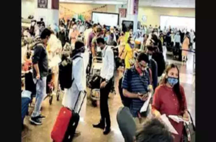 फेस्टिव सीजन में इंदौर एयरपोर्ट पर बढ़ी यात्रियों की भीड़