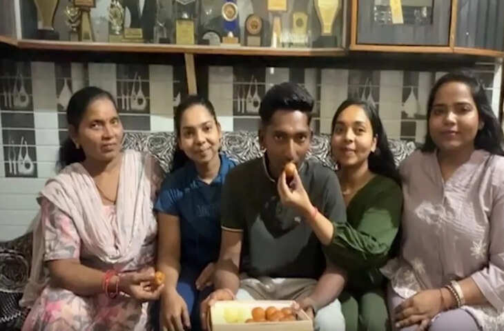 सड़क किनारे छोले-कुलचे बेचकर परिवार चलाते थे पिता, अब बेटा पहनने जा रहा है टीम इंडिया की जर्सी