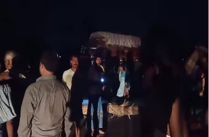 वृद्ध की मौत पर गुस्साए ग्रामीणों ने किया सड़क जाम, पुलिस ने शुरू की जांच