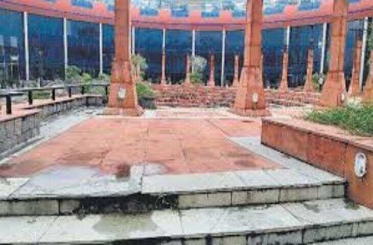 कभी रौनक का केंद्र रहा अंसल प्लाजा आज वीरान: दिल्ली के पहले मॉल की डरावनी और दर्दनाक कहानी