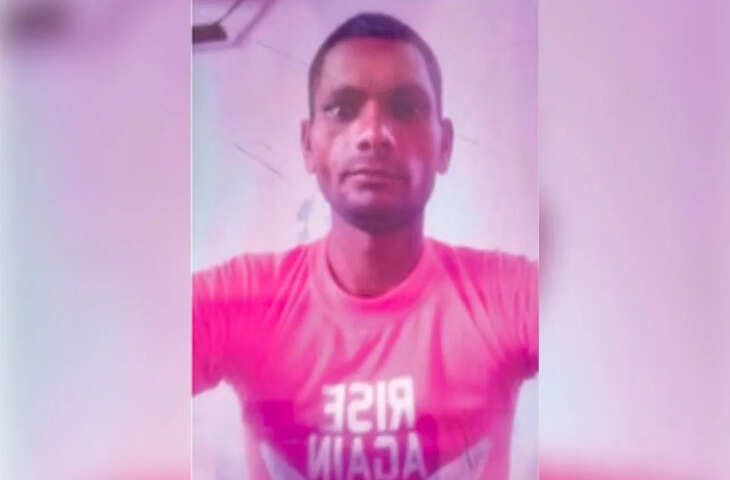 उत्तर प्रदेश के बरेली जिले के आंवला क्षेत्र के खजुआई गांव से एक दुखद और चिंताजनक घटना सामने आई है। बताया जा रहा है कि पारिवारिक विवाद के चलते एक युवक ने फंदा लगाकर अपनी जीवन लीला समाप्त कर ली। मृतक के परिजन इस घटना को लेकर गहरे सदमे में हैं।  मिली जानकारी के अनुसार, मृतक युवक की पत्नी अपने प्रेमी के साथ घर छोड़कर चली गई थी। परिजनों का आरोप है कि पत्नी के इस कदम से युवक मानसिक और भावनात्मक रूप से आहत था। परिवार के सदस्यों ने कहा कि युवक ने इस तकलीफ को सहन नहीं किया और उसने फंदा लगाकर आत्महत्या कर ली।  मृतक की भाभी ने इस मामले में तहरीर पुलिस को दी है। भाभी ने आरोप लगाया कि युवक की पत्नी और उसका प्रेमी ही इस दुखद घटना के लिए जिम्मेदार हैं। तहरीर मिलने के बाद पुलिस ने महिला और उसके प्रेमी के खिलाफ रिपोर्ट दर्ज कर जांच शुरू कर दी है।  आंवला थाना पुलिस ने बताया कि मामले की गहन जांच की जा रही है। उन्होंने कहा कि दोनों पक्षों से पूछताछ की जाएगी और मामले में सभी कानूनी पहलुओं का अध्ययन किया जाएगा। पुलिस ने यह भी कहा कि घटना के सही कारणों का पता लगाने के लिए आसपास के लोगों और परिजनों से विस्तृत पूछताछ की जाएगी।  स्थानीय लोग इस घटना से गहरे स्तब्ध हैं। उन्होंने कहा कि पारिवारिक विवाद और रिश्तों में तनाव कभी-कभी मानसिक दबाव और तनाव की स्थिति पैदा कर सकते हैं, जिससे व्यक्ति गंभीर कदम उठा सकता है। उन्होंने परिवारों को चेतावनी दी कि वे तनाव और विवाद को बातचीत और समझौते के जरिए हल करने की कोशिश करें।  मनोवैज्ञानिक विशेषज्ञों का कहना है कि किसी भी व्यक्ति को भावनात्मक और मानसिक समस्याओं के समय उचित सहारा और मार्गदर्शन मिलना चाहिए। उन्होंने अपील की है कि समाज में मानसिक स्वास्थ्य और पारिवारिक संघर्षों के प्रति जागरूकता बढ़ाई जाए ताकि इस तरह के दुखद कदमों को रोका जा सके।  पुलिस ने इलाके के लोगों से अपील की है कि वे अफवाहों से बचें और केवल आधिकारिक जानकारी पर भरोसा करें। उन्होंने कहा कि आरोपी पत्नी और उसके प्रेमी के खिलाफ कानूनी कार्रवाई की जाएगी और जांच पूरी तरह निष्पक्ष तरीके से की जाएगी।  बरेली के खजुआई गांव में हुई इस घटना ने यह स्पष्ट कर दिया है कि पारिवारिक विवाद और व्यक्तिगत संबंधों में तनाव गंभीर परिणाम ला सकता है। यह घटना समाज और परिवार के लिए चेतावनी भी है कि किसी भी तनावपूर्ण परिस्थिति में संयम बनाए रखना और सही समय पर मदद लेना कितना आवश्यक है।