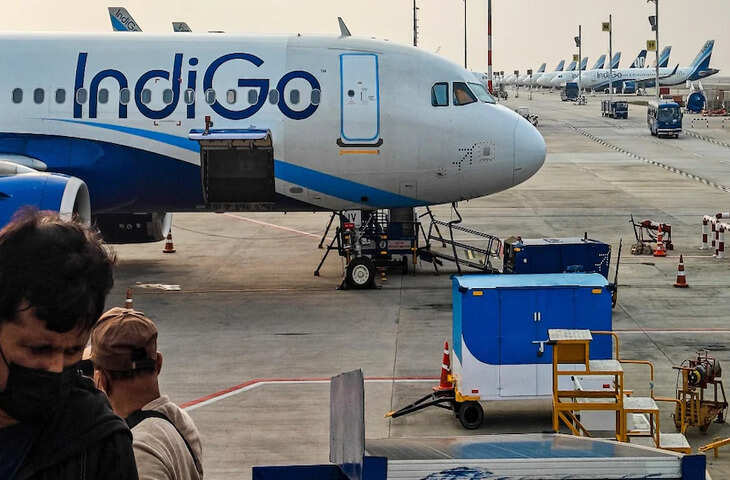 IndiGo Flight में बाल-बाल बची यात्रियों की जान! रनवे से टकराया विमान का पिछला हिस्सा, मौके पर मची अफरा-तफरी 