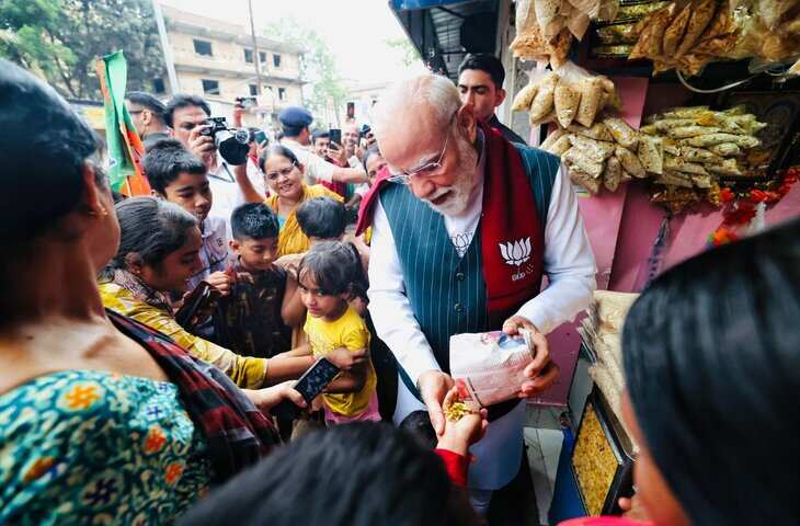&lsquo;प्याज खाता हूं, दिमाग नहीं...'&nbsp;बंगाल में पीएम मोदी का मजेदार अंदाज! झालमुड़ी खाते दिखे PM वीडियो हो रहा वायरल&nbsp;