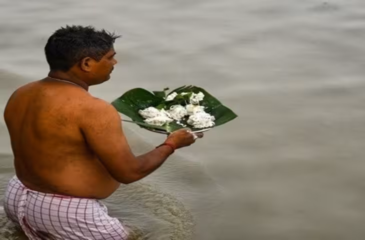 पितृ पक्ष 2026: इस बार 30 सितंबर का दिन श्राद्ध के लिए खास क्यों है? चतुर्थी और पंचमी एक ही दिन, जानें तर्पण का सही मुहूर्त
