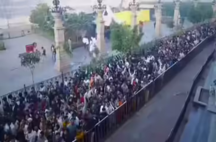 महाकाल मंदिर में सगाई की रील बनाना पड़ा भारी, दिल्ली के युवक-युवती का वीडियो वायरल
