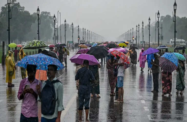 देशभर में मानसून सक्रिय, यूपी-बिहार में बाढ़ का संकट; कई राज्यों में भारी बारिश का अलर्ट