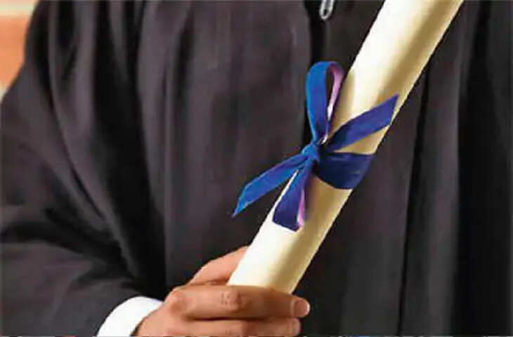 Nashik उपभोक्ता न्याय मंच ने मुआवजा देने का निर्देश विद्यापीठ ने एलएलबी में प्रवेश रद्द होने पर छात्र की फीस वापस करने का आदेश दिया