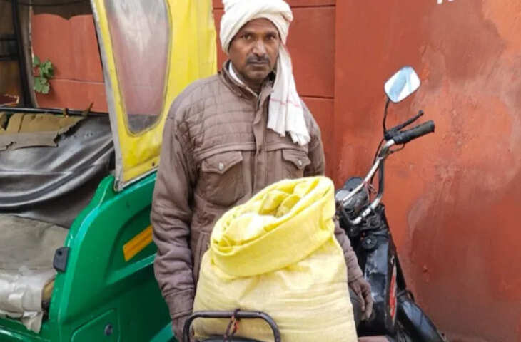 राशन में मिट्टी और गुटखे के रैपर मिलने से ग्रामीण ने कलेक्टर से की शिकायत, अधिकारियों ने तत्काल कार्रवाई की