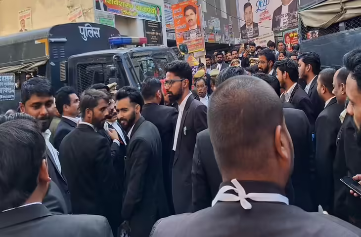 कफ सिरप मामला: ‘बच्चों के हत्यारों को फांसी दो’, आमने-सामने आए वकीलों के दो गुट, माहौल तनावपूर्ण