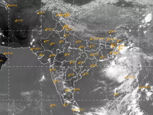 Weather Update: बिहार में बाढ़ से 5 हजार घर घिरे, यूपी में गलियों में चली नाव; आंध्र में छाया कोहरा