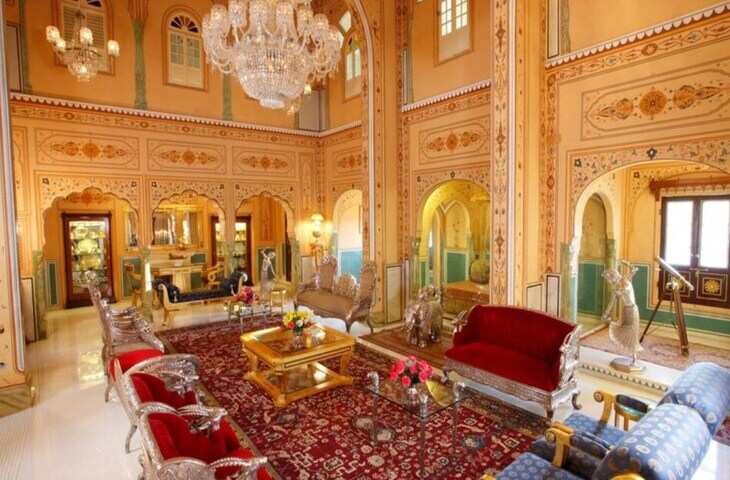 वीडियो में देखिये राजस्थान के सबसे महंगे होटल, जहाँ एक रात के किराए की कीमत में आ जाएगी कार&nbsp;