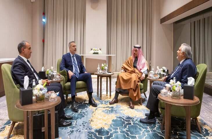 ईरान युद्ध खत्म कराने की कोशिश तेज, वीडियो में देखें इस्लामाबाद में सऊदी-तुर्किये-मिस्र के विदेश मंत्रियों की अहम बैठक