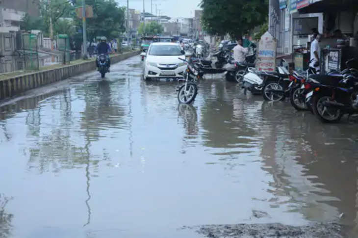 Sri ganganagar बारिश के बाद कुछ जगहों पर पानी रुका, नप ने जल निकासी की व्यवस्था की