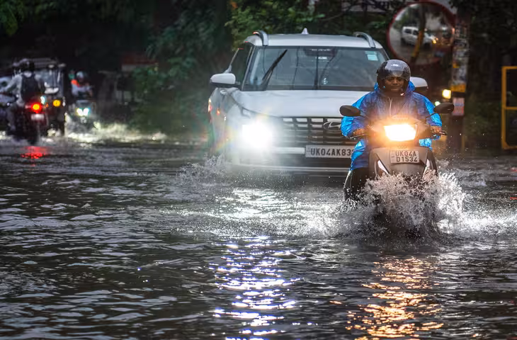 Haridwar Weather: बारिश के बीच हरिद्वार प्रशासन अलर्ट, नदी-नालों का जलस्तर बढ़ने की आशंका