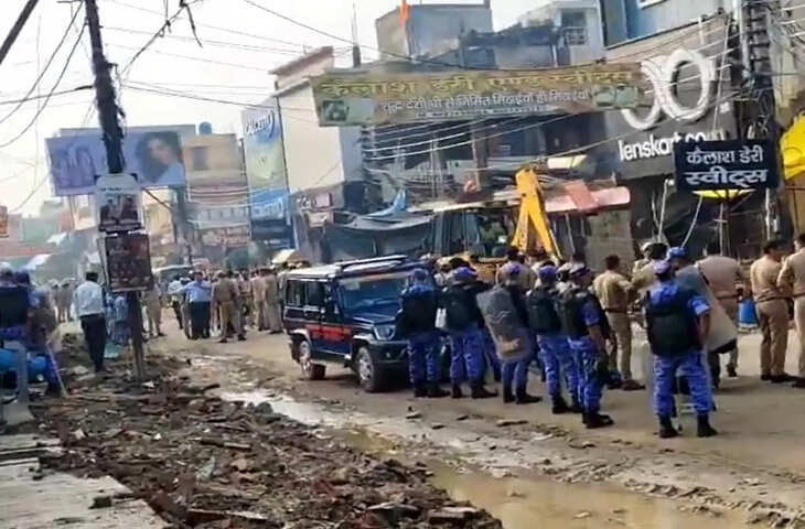 मेरठ सेंट्रल मार्केट में बुलडोजर एक्शन, कड़ी सुरक्षा के बीच ध्वस्तीकरण अभियान जारी; छावनी में तब्दील इलाका