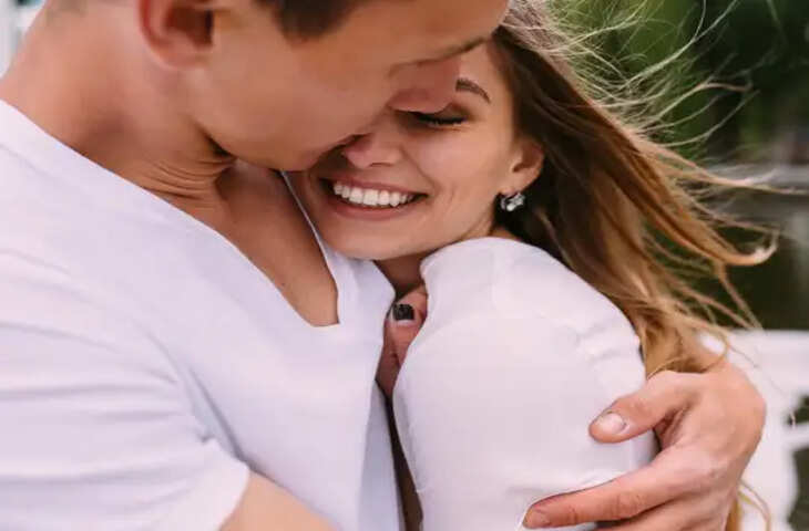 ना गहनों की ख्वाहिश, ना महंगे तोहफों की चाह, वीडियो में जानिए वो 4 चीजें जो हर महिला अपने पति से चाहती है&nbsp;