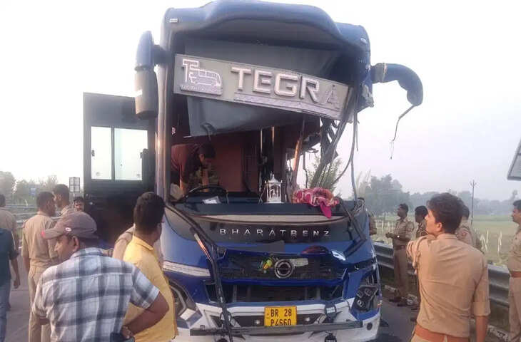 अंबेडकरनगर में भीषण सड़क हादसा, ट्रेलर से टकराई वोल्वो बस; 4 यात्रियों की मौत