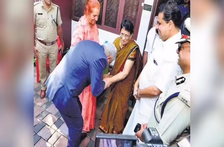 Kochi उपाध्यक्ष जगदीप धनखड़ ने निभाया वादा, चंबाद में अपने शिक्षक से मिले