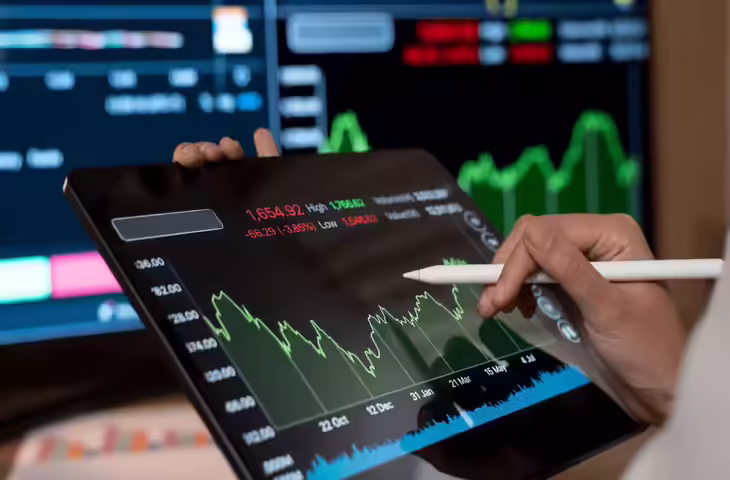 Stock Market Tips: शुक्रवार के कारोबार के लिए एक्सपर्ट्स की पसंद बने 20 शेयर, नोट करें टारगेट प्राइस और स्टॉपलॉस