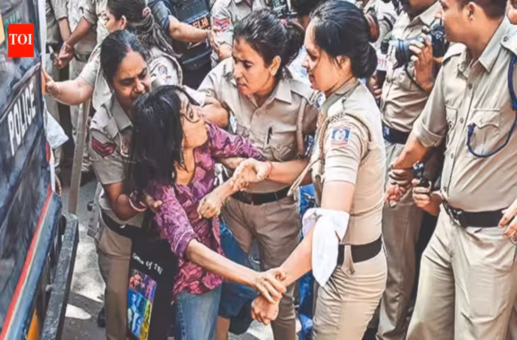 Delhi Protest: जंतर-मंतर जा रहे 600 प्रदर्शनकारी हिरासत में, ध्रुव राठी को घर से ले गई पुलिस