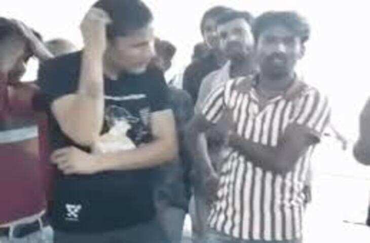 अलवर जिला अस्पताल में देर रात हंगामा, गार्ड्स पर अटेंडेंट्स से बदसलूकी का आरोप