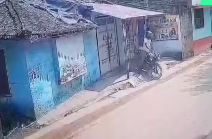 सीतामढ़ी में 15 सेकंड में बाइक चोरी, फिल्मी अंदाज में अंजाम देती वारदात सीसीटीवी में कैद