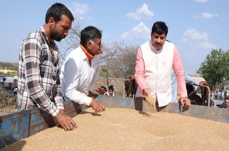 उज्जैन में सीएम मोहन यादव का दौरा, अडानी एग्रो साइलो केंद्र का निरीक्षण, अधिकारियों को दिए निर्देश