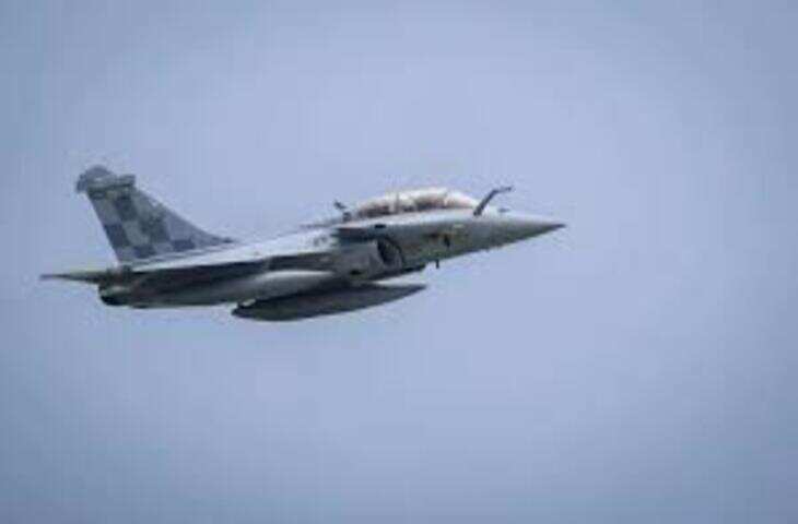 सेंट-डिजियर में दो अल्फा जेट की टक्कर, पायलट सुरक्षित