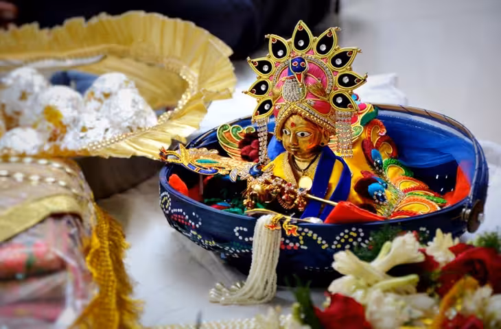 घर में विराजमान हैं लड्डू गोपाल? कान्हा को लगाएं ये 7 प्रिय भोग, बरसेगी श्रीकृष्ण की विशेष कृपा