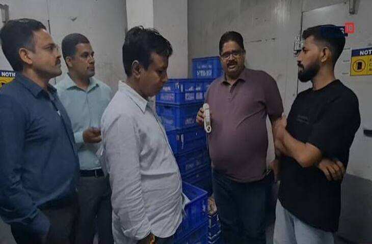 जयपुर में Zepto के डार्क स्टोर पर फूड सेफ्टी की कार्रवाई, वीडियो में जाने 1,550 पैकेट डेयरी प्रोडक्ट समेत 157 किलो खाद्य सामग्री नष्ट