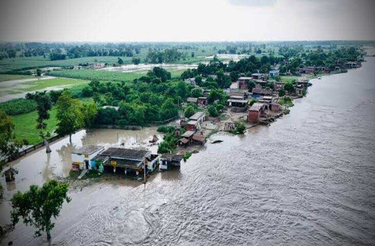 मौसम का डबल असर: यूपी में 10 नदियां उफान पर, गुजरात में स्कूल-कॉलेज बंद; वीडियो में जाने राजस्थान में 40&deg;C के पार पहुंचा पारा