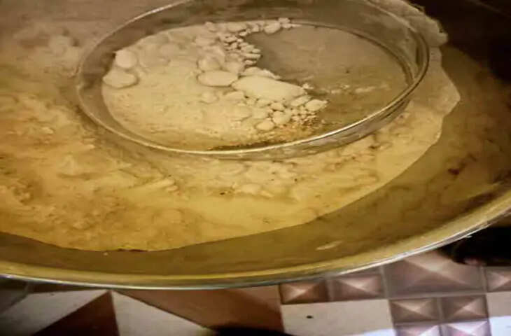 इंदरगढ़ के एससी बालक छात्रावास की बदहाल व्यवस्था, छात्र किराए के कमरों में रहने को मजबूर; हॉस्टल के पलंग पर बंधा मिला अधीक्षक का कुत्ता