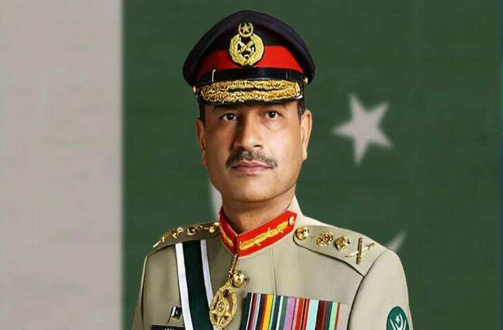 पाकिस्तान में ‘सुपर आर्मी चीफ’ बनने की राह साफ? आसिम मुनीर के लिए शहबाज सरकार कर रही संविधान में बदलाव