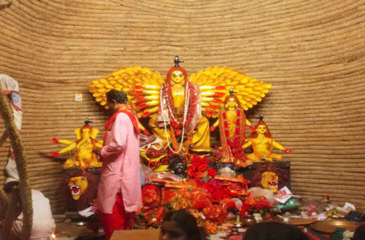 कटिहार में विजयादशमी पर पूजा पंडालों में उमड़ी श्रद्धालुओं की भीड़, आकर्षक थीम बनी लोगों के आकर्षण का केंद्र