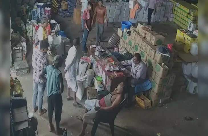 स्टाफ छटपटाता रहा, राशन दुकान में मालिक करता रहा हिसाब, आखिर में मौत