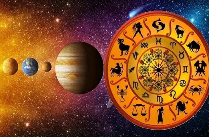New Year 2026 Horoscope:&nbsp;नए साल के पहले ही दिन बनेंगे 4 शुभ योग, आज इन तीन राशियों के लिए खुलेंगे भाग्य के द्वार&nbsp;