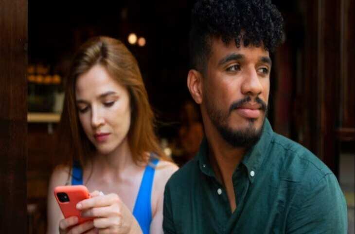 बिना दखल, बिना जवाब&hellip; यही है नया ट्रेंड! जानिए क्या है DADT रिलेशनशिप और इसके फायदे और नुकसान ?