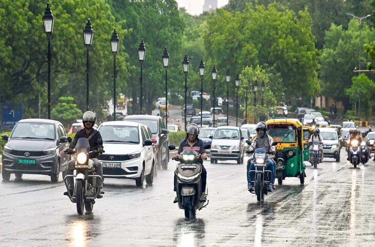 Rain Alert Today: अगले 4 दिनों तक राहत और आफत साथ-साथ, 8 राज्यों में गरज-चमक के साथ भारी बारिश की संभावना​​​​​​​