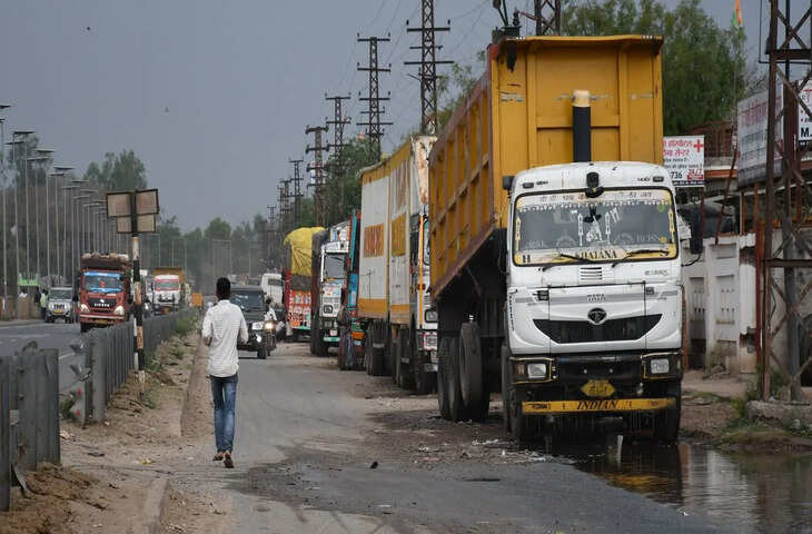 एनएच-44 पर अव्यवस्थाओं को लेकर प्रशासन सख्त, डीएम-एसपी ने किया निरीक्षण